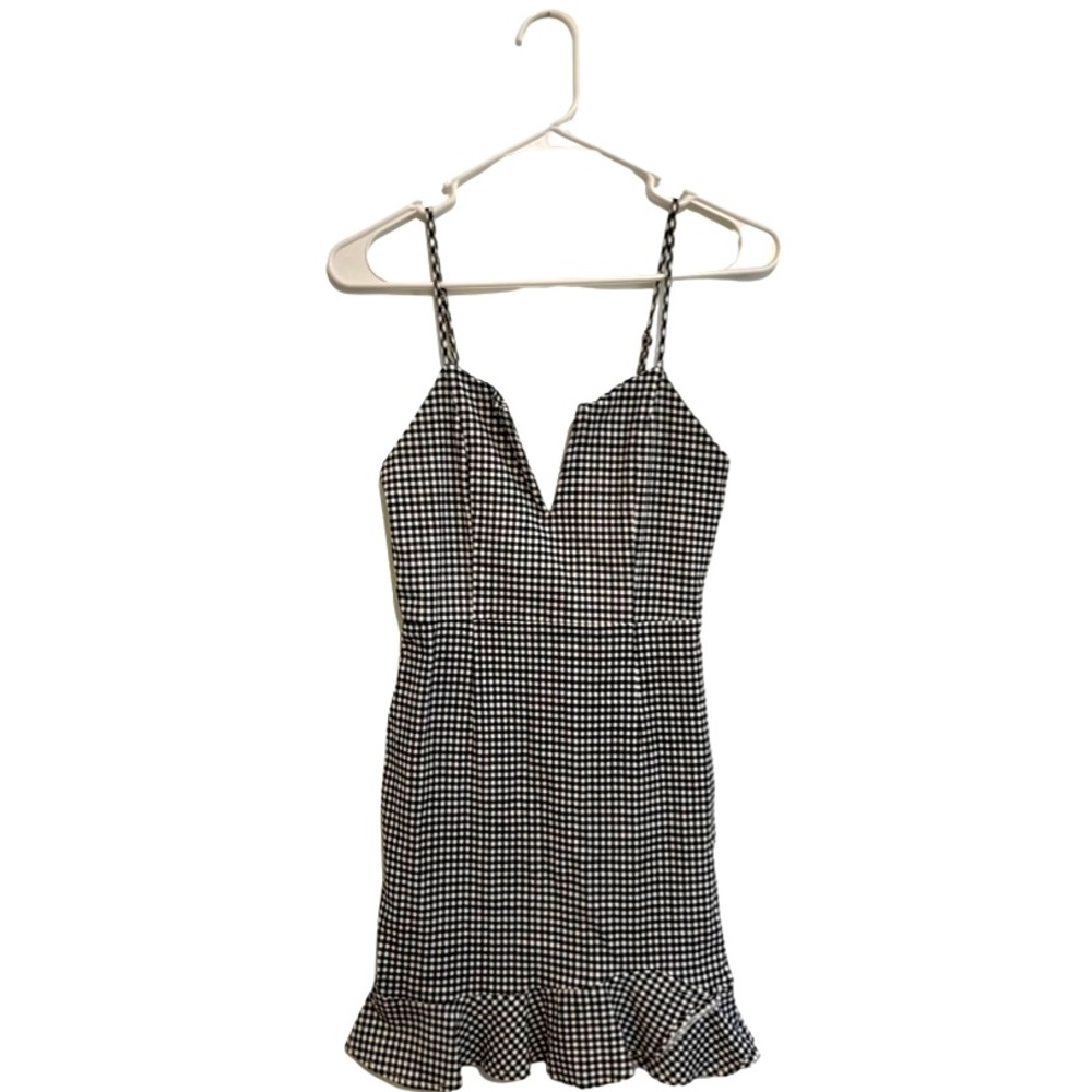 Black and white dress from Olive Scent. Size medium(small medium)
